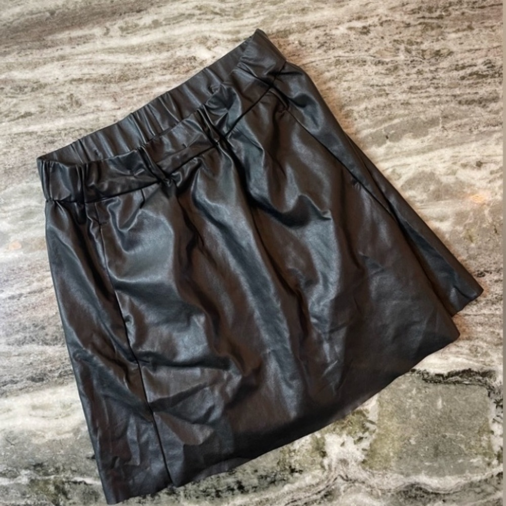 Aritzia Black Faux Leather Skirt Small